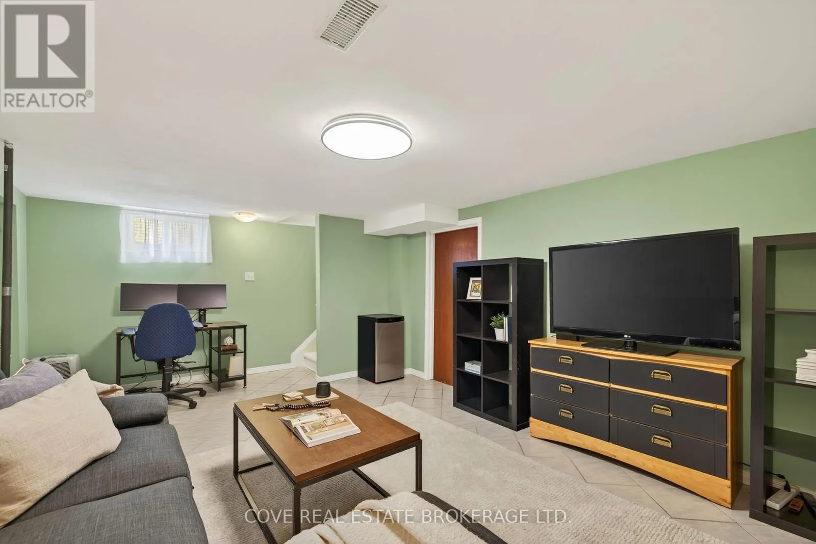 40 HAWKESBURY AVENUE
