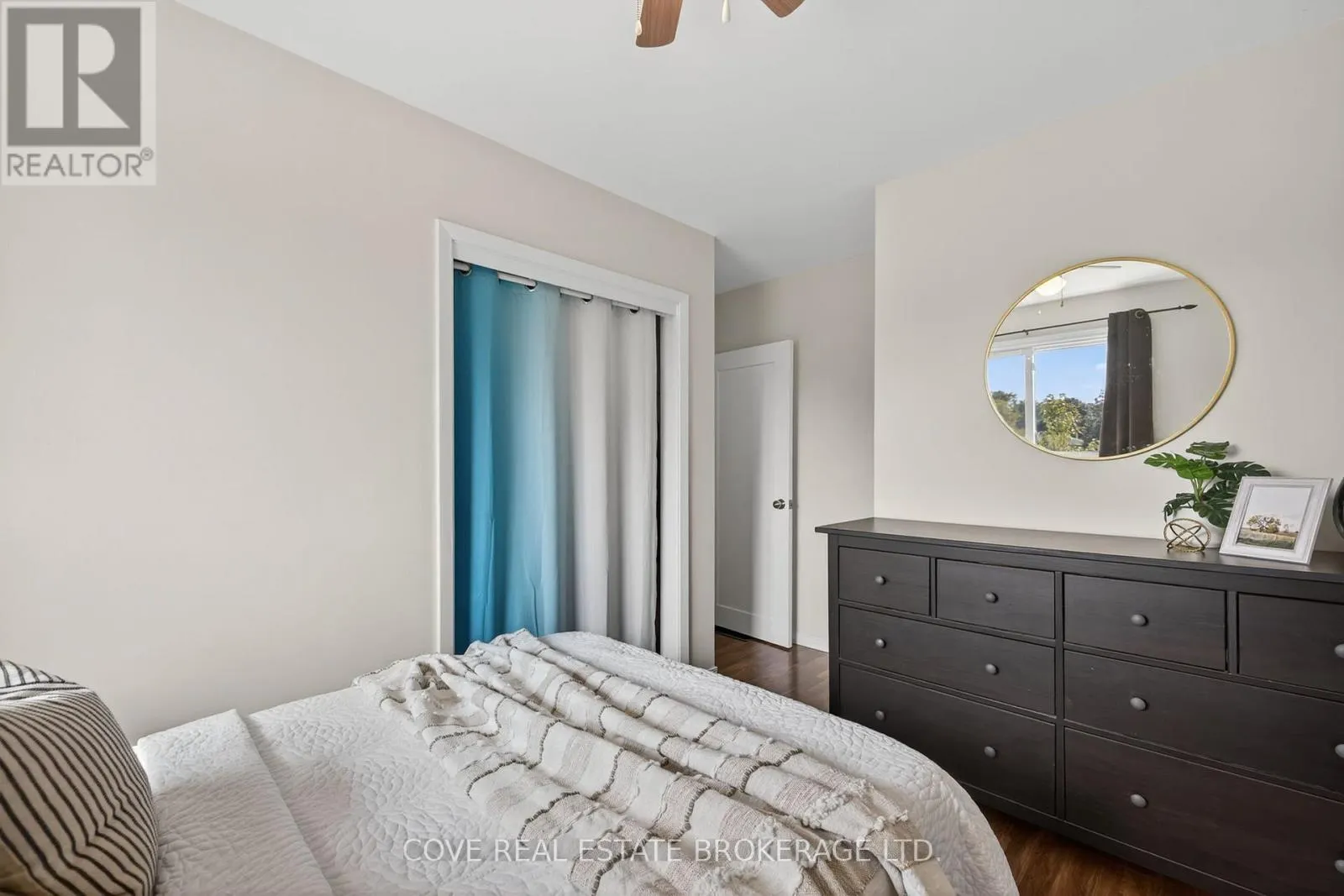 40 HAWKESBURY AVENUE