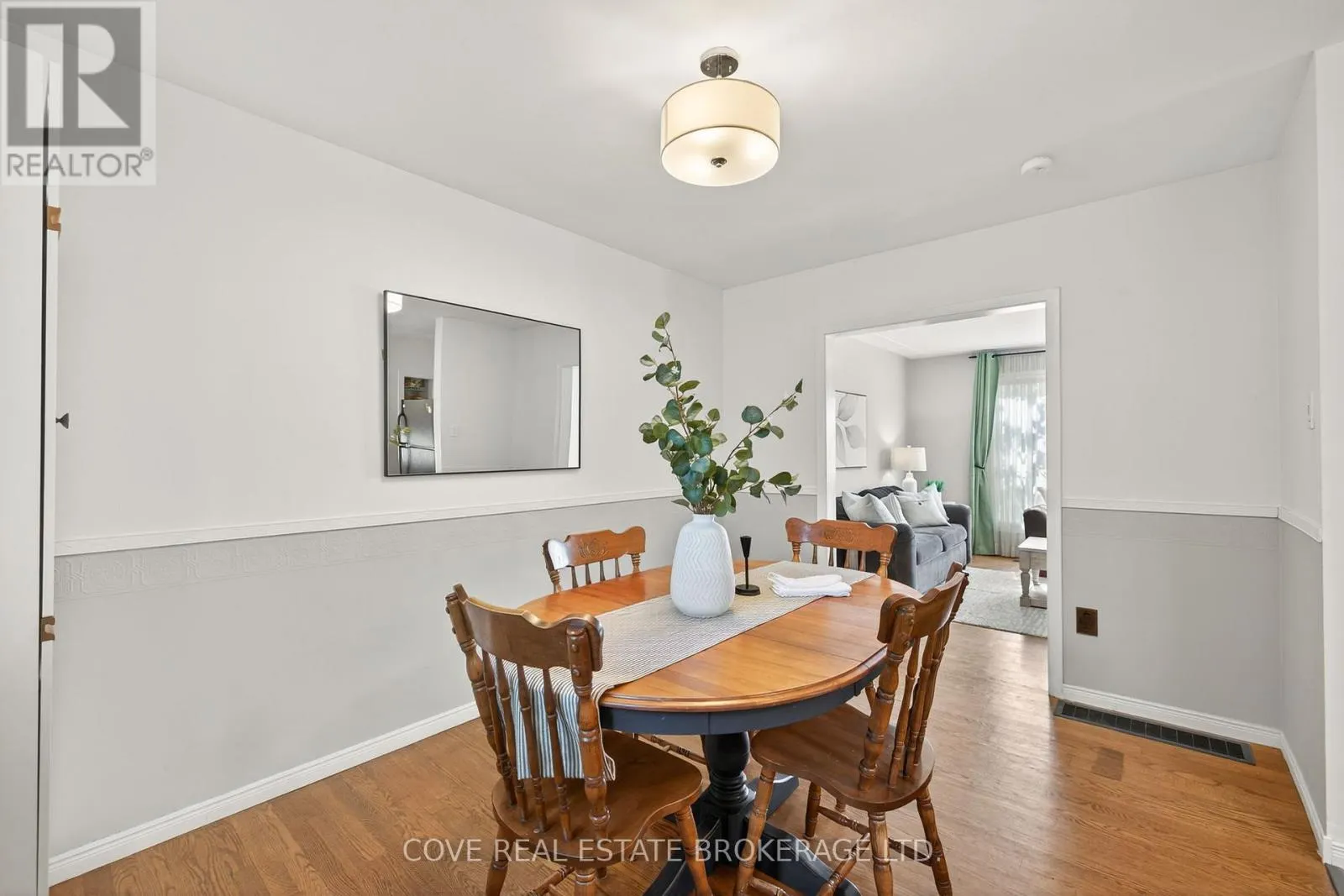 40 HAWKESBURY AVENUE