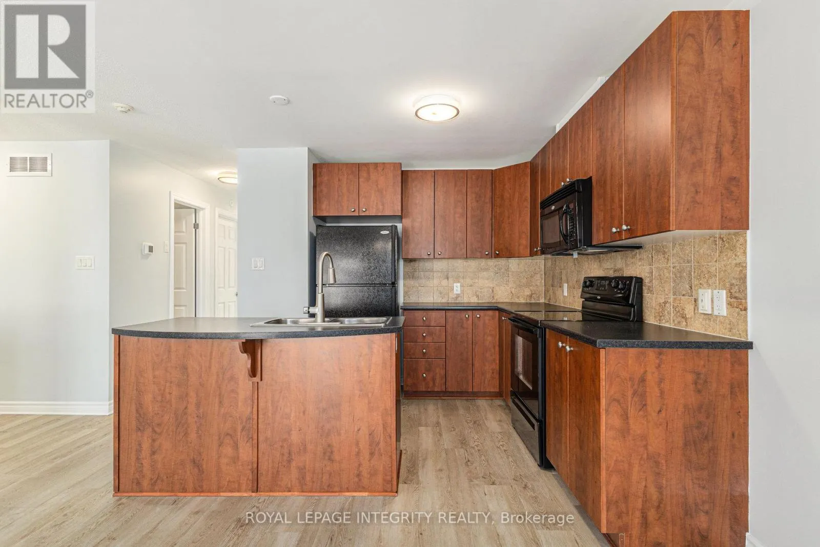 8 - 188 PASEO PRIVATE