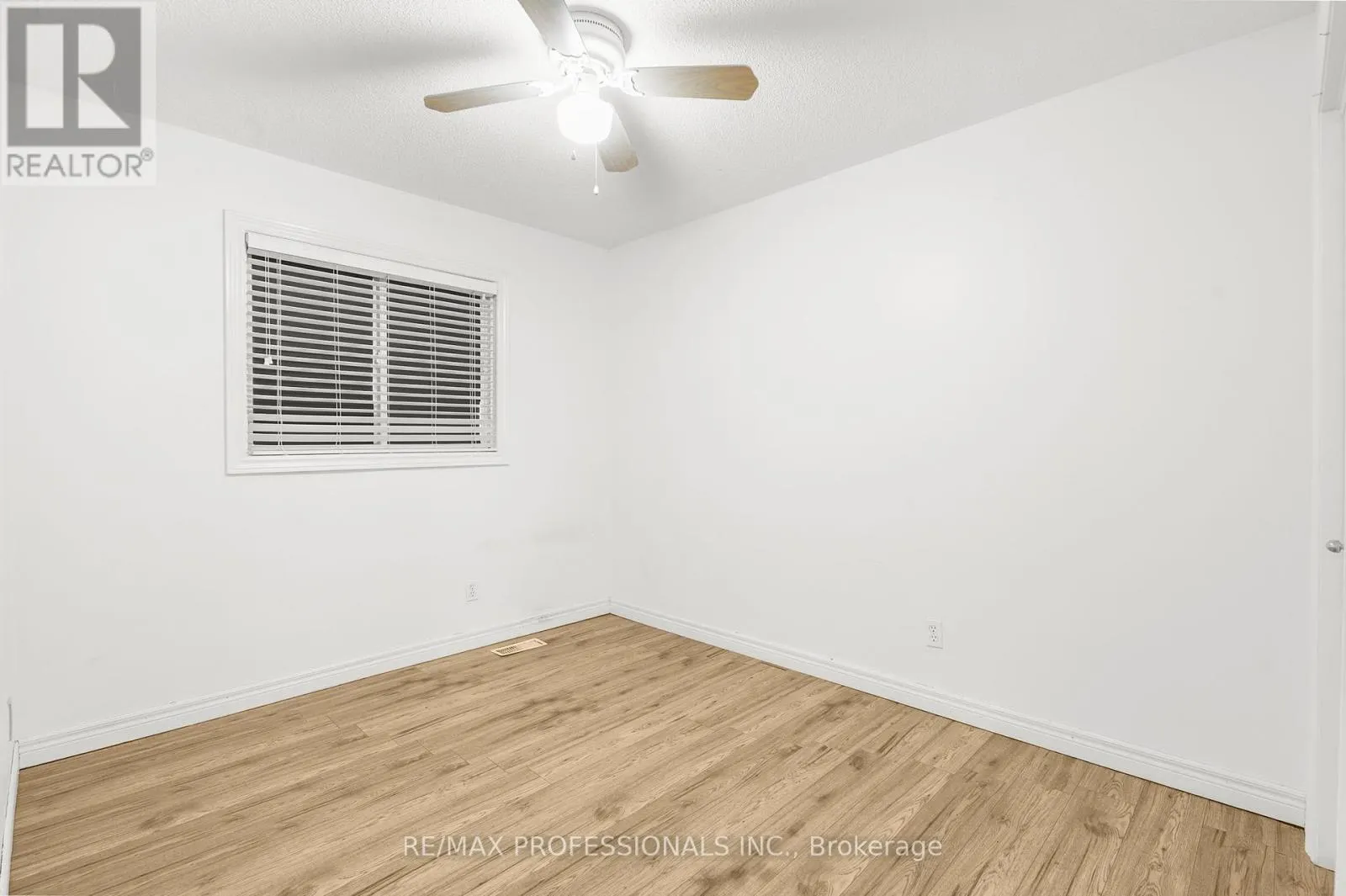 17 - 384 LIMERIDGE ROAD E