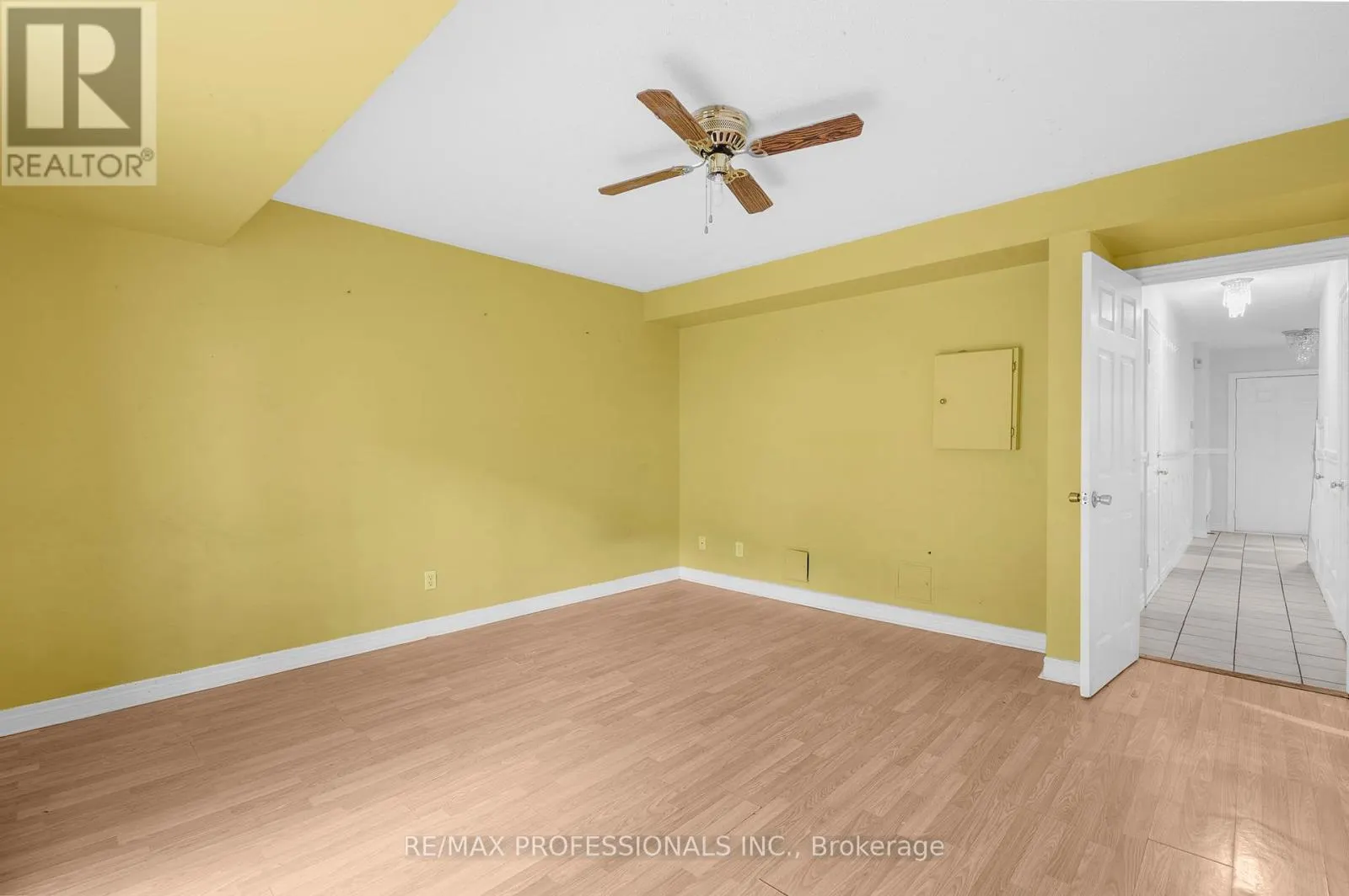 17 - 384 LIMERIDGE ROAD E