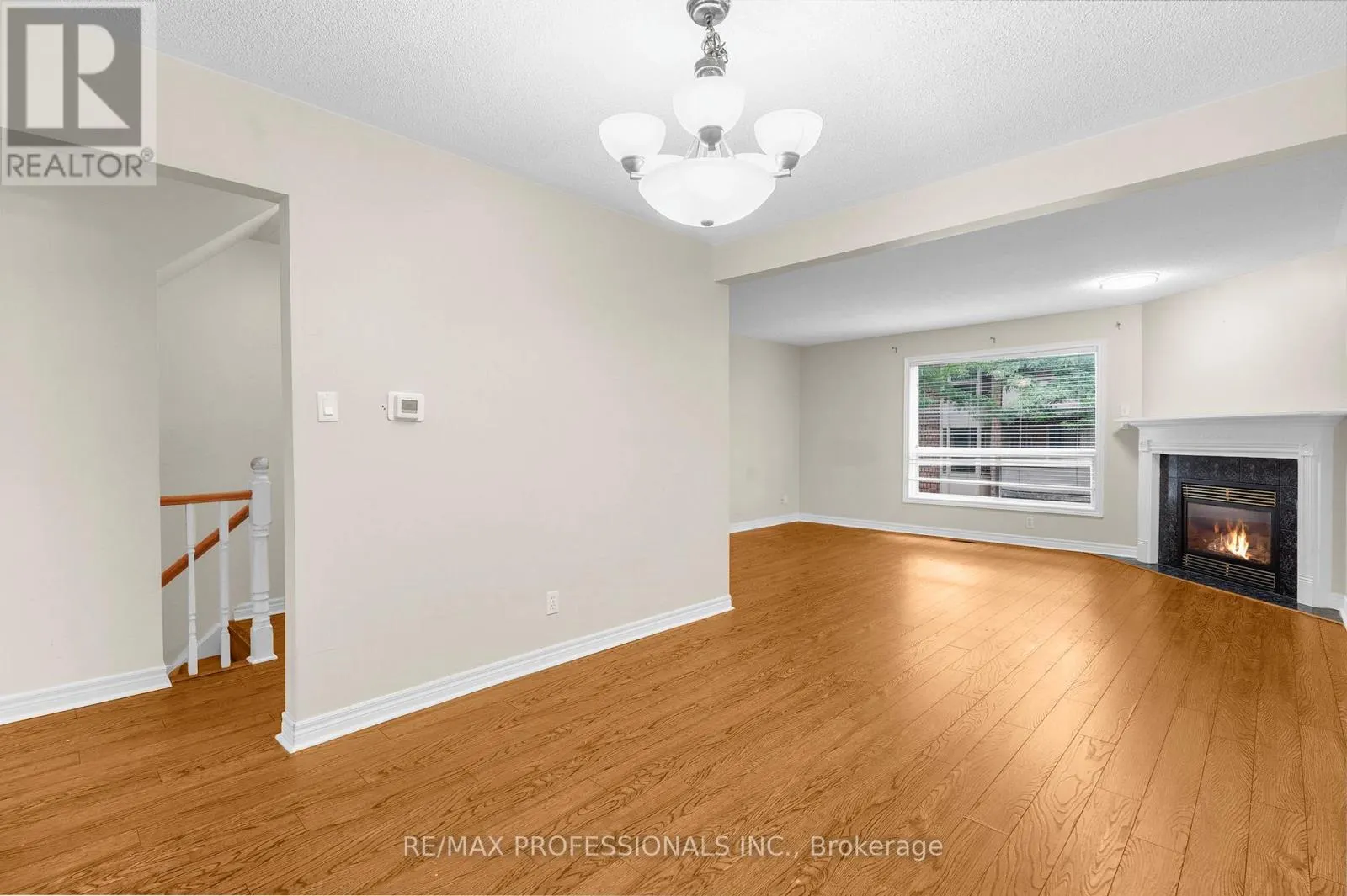 17 - 384 LIMERIDGE ROAD E