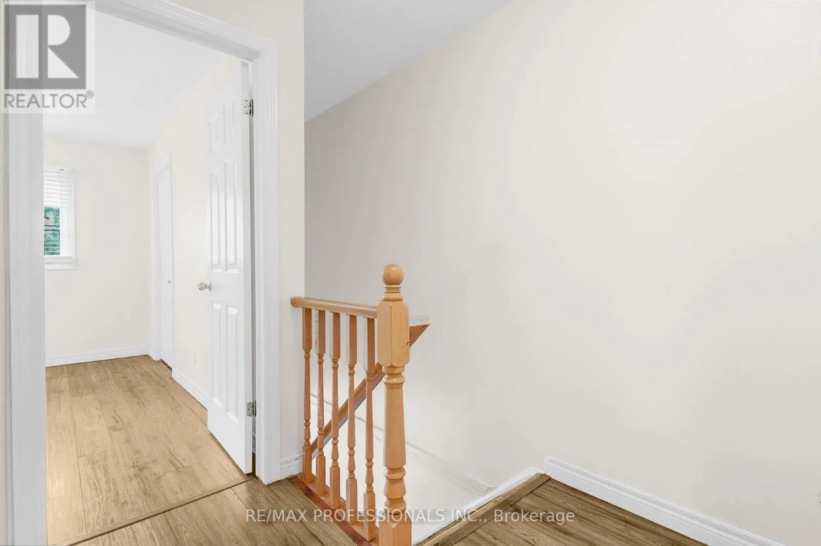 17 - 384 LIMERIDGE ROAD E