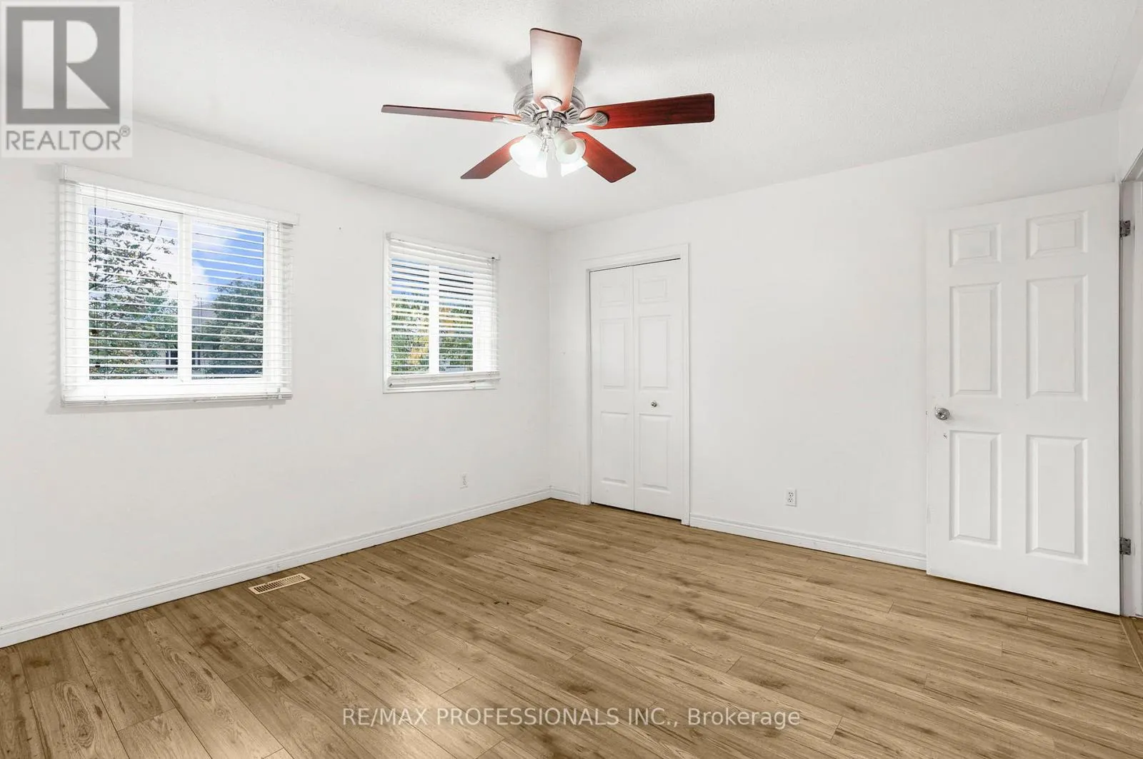 17 - 384 LIMERIDGE ROAD E