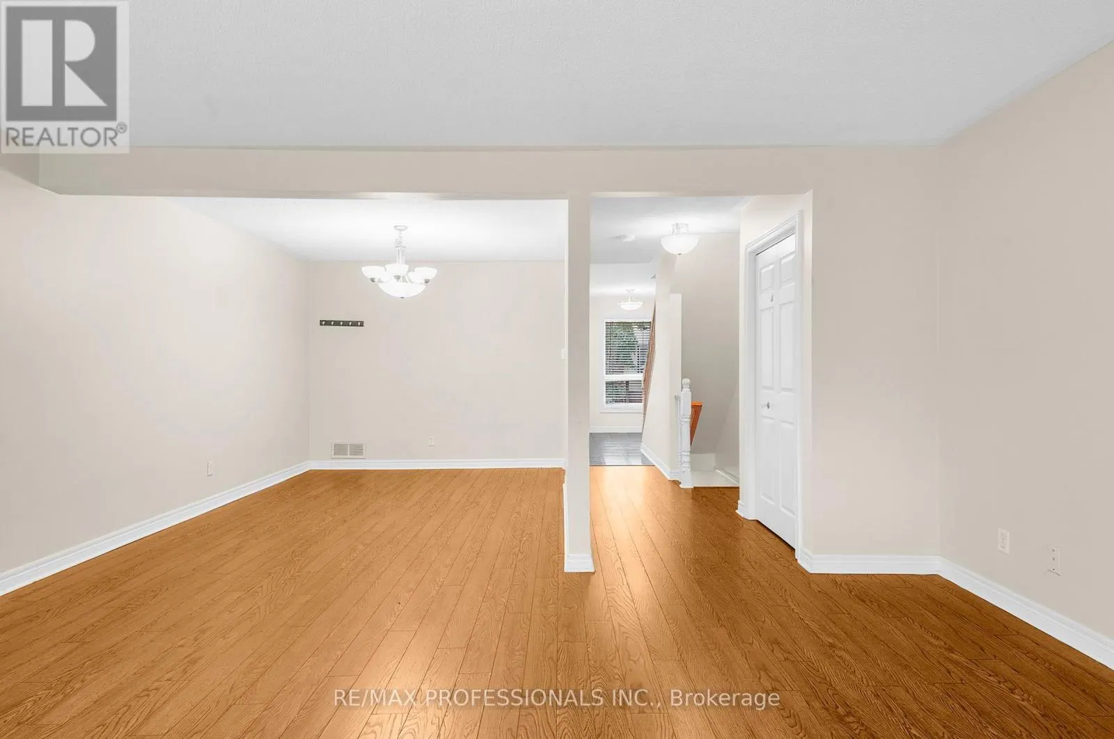 17 - 384 LIMERIDGE ROAD E