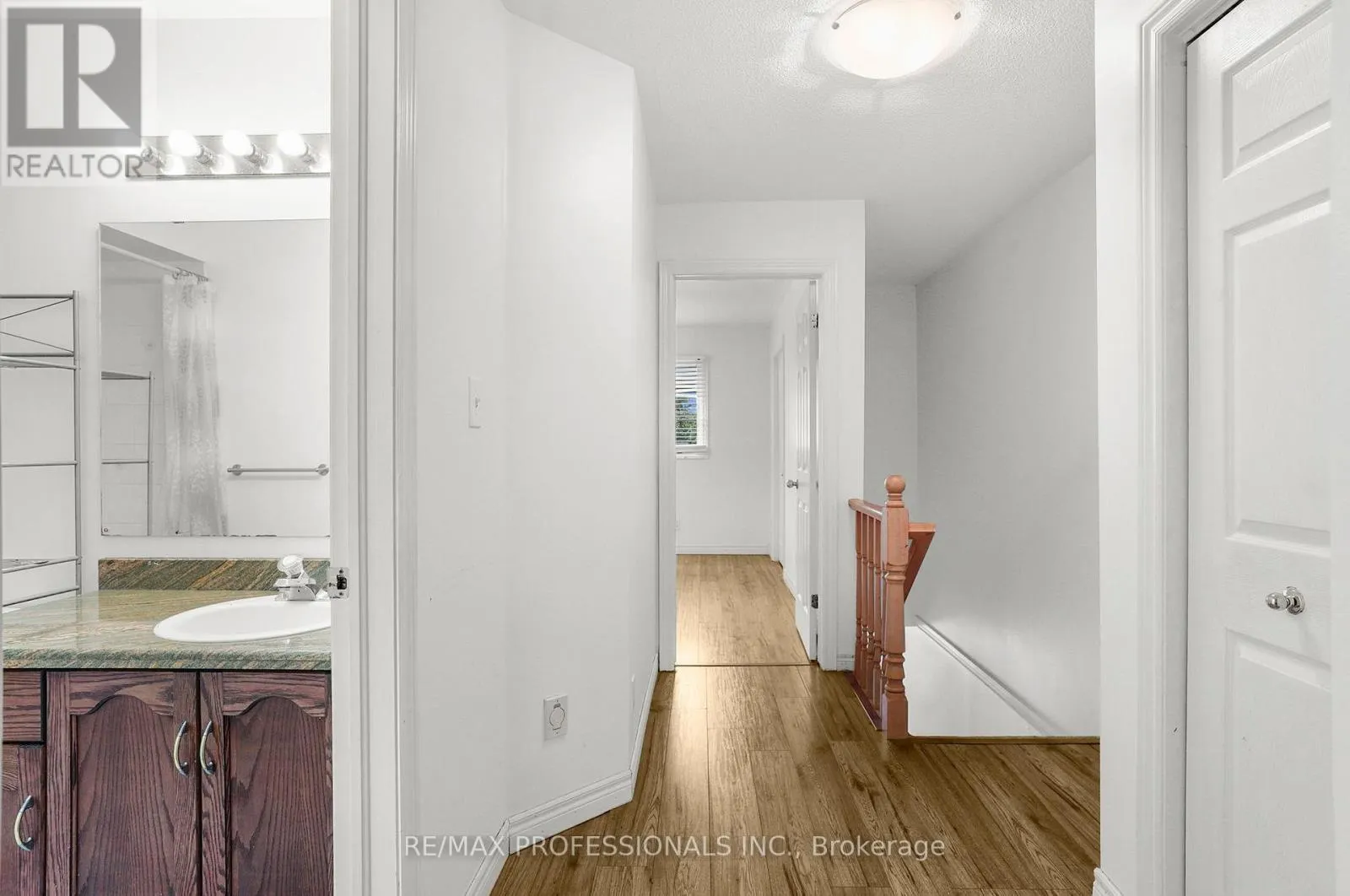 17 - 384 LIMERIDGE ROAD E