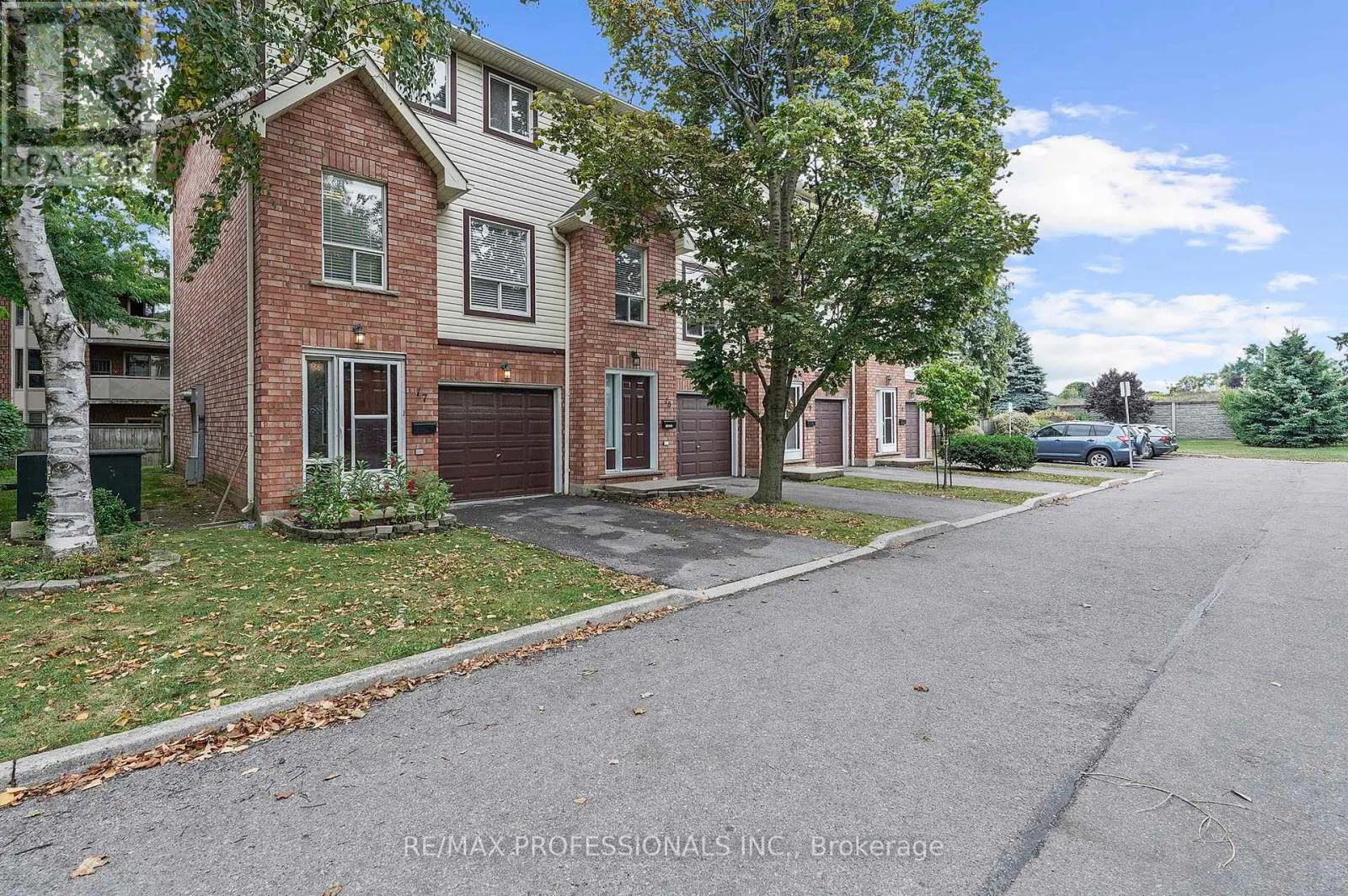 17 - 384 LIMERIDGE ROAD E