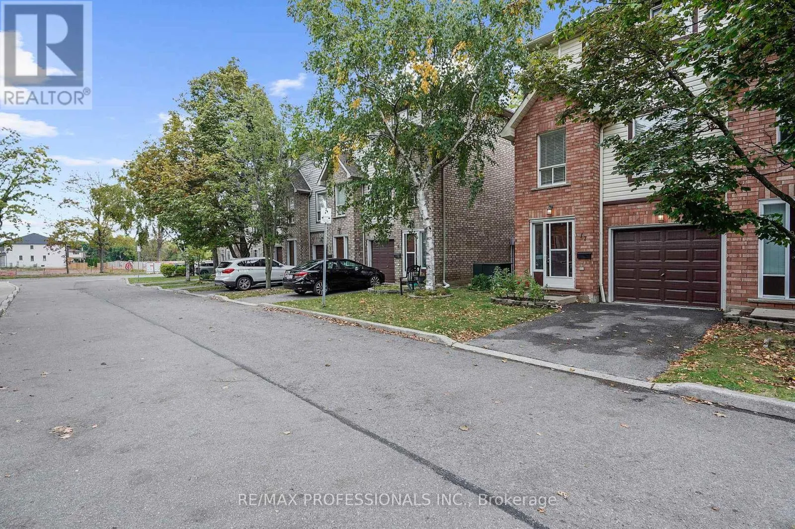 17 - 384 LIMERIDGE ROAD E