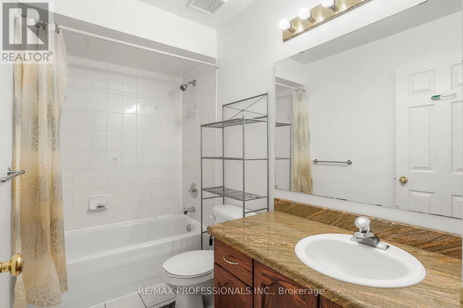 17 - 384 LIMERIDGE ROAD E