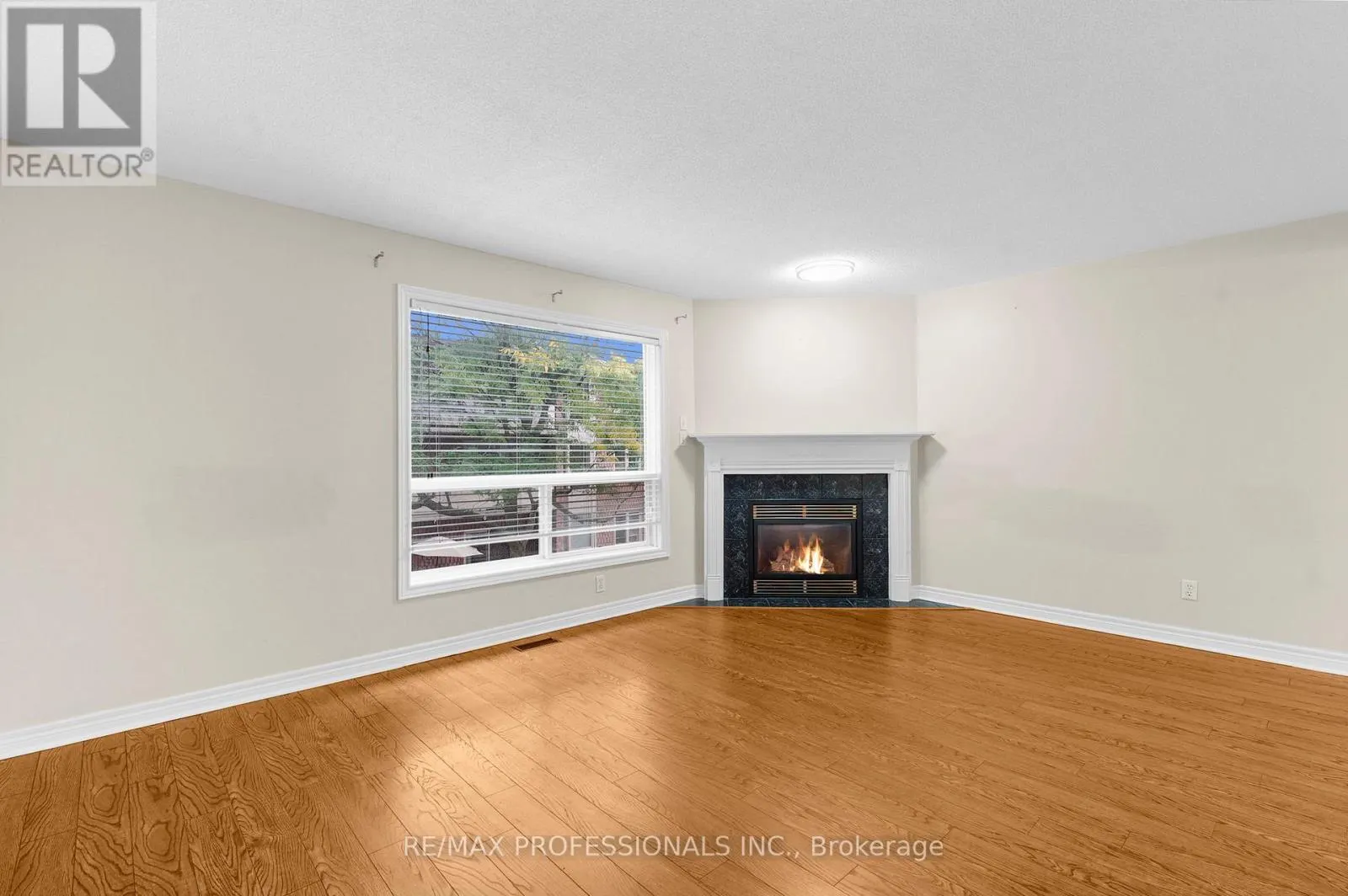 17 - 384 LIMERIDGE ROAD E
