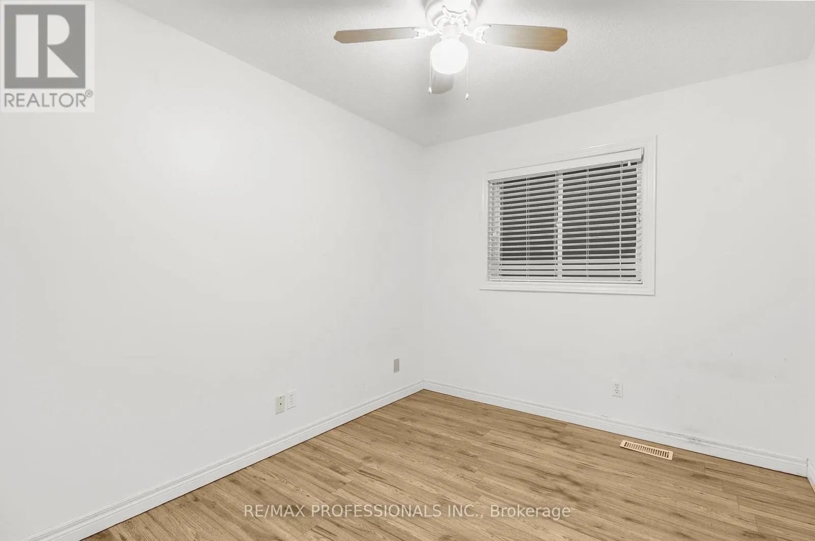 17 - 384 LIMERIDGE ROAD E