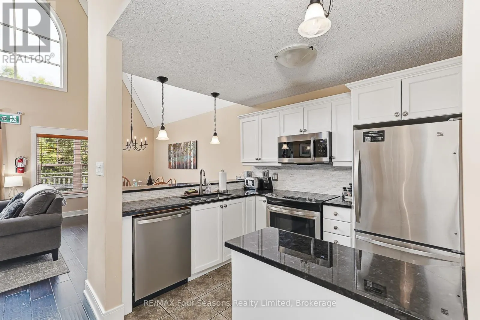 225 - 170 SNOWBRIDGE WAY N, #225