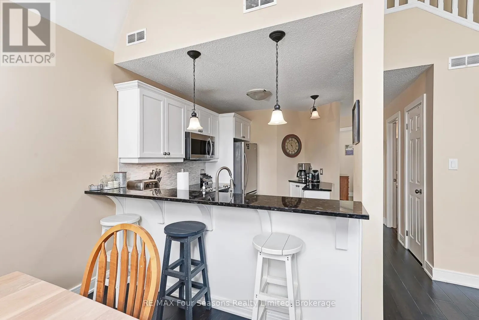 225 - 170 SNOWBRIDGE WAY N, #225