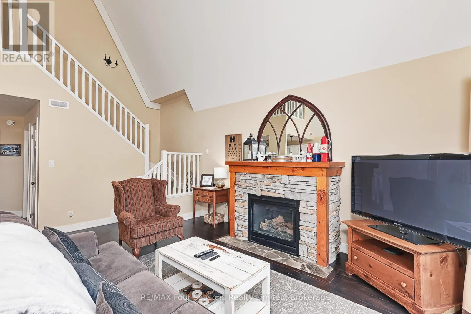 225 - 170 SNOWBRIDGE WAY N, #225