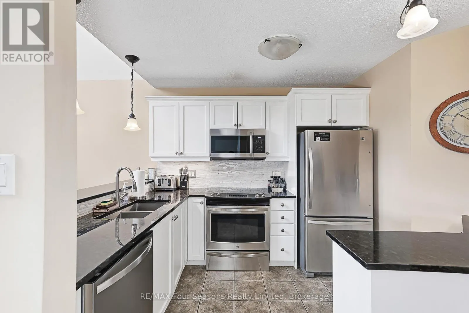 225 - 170 SNOWBRIDGE WAY N, #225