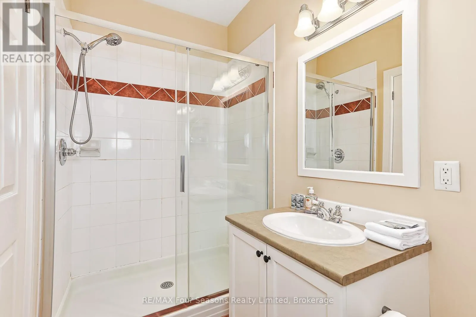 225 - 170 SNOWBRIDGE WAY N, #225