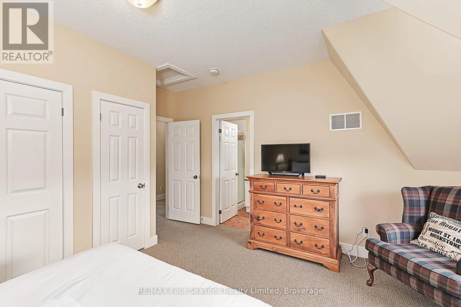 225 - 170 SNOWBRIDGE WAY N, #225