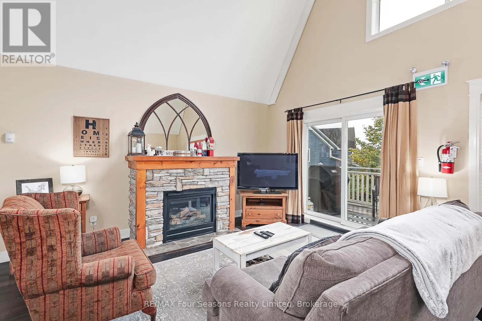 225 - 170 SNOWBRIDGE WAY N, #225