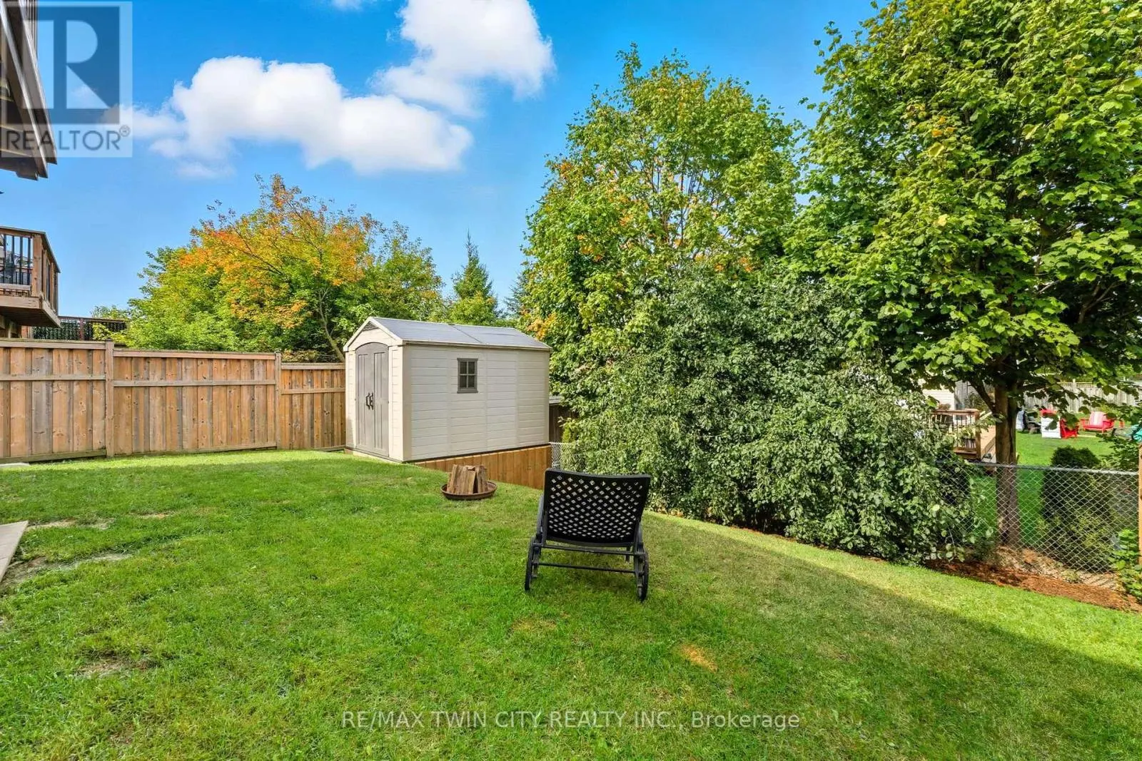 266 VINCENT DRIVE
