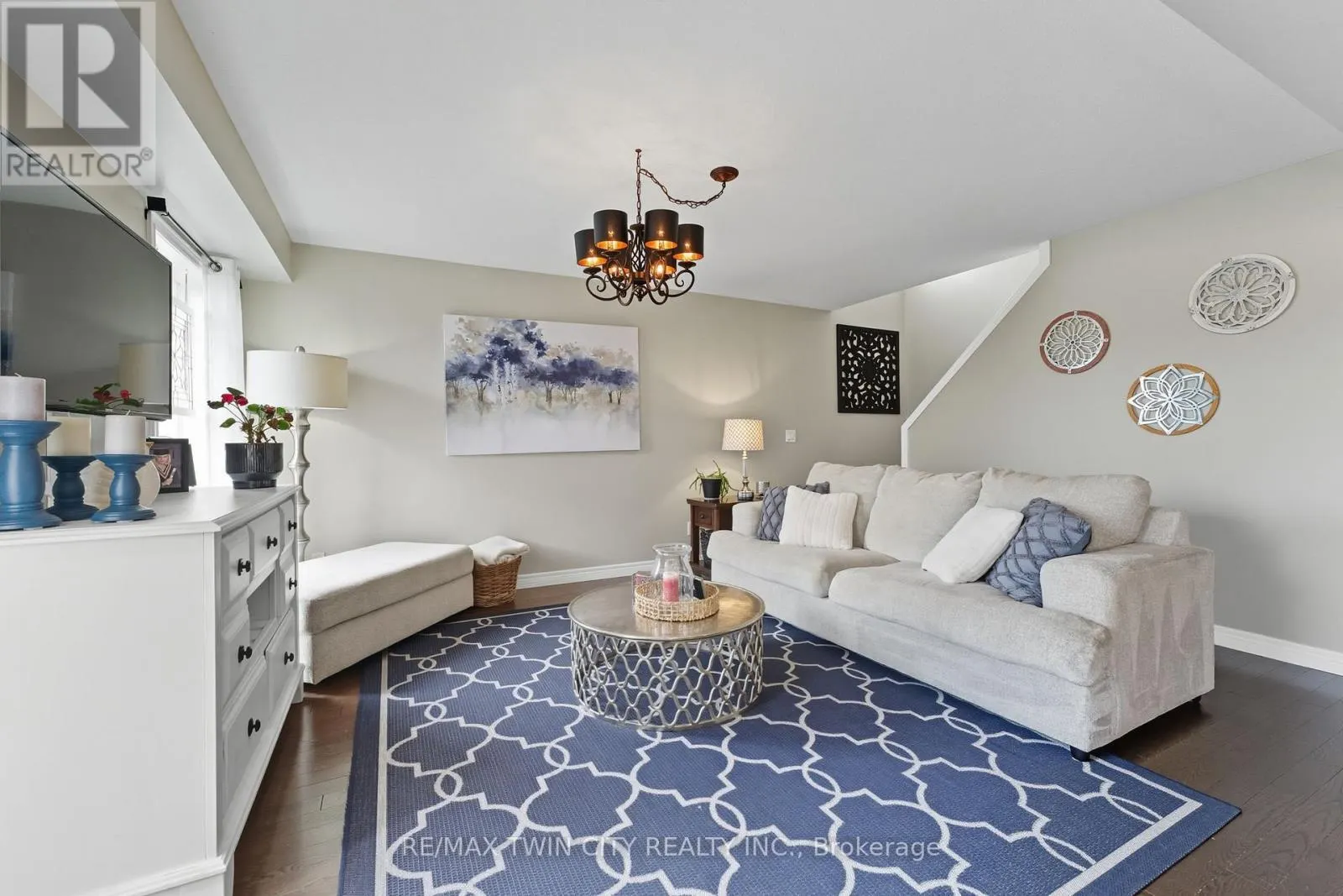 266 VINCENT DRIVE