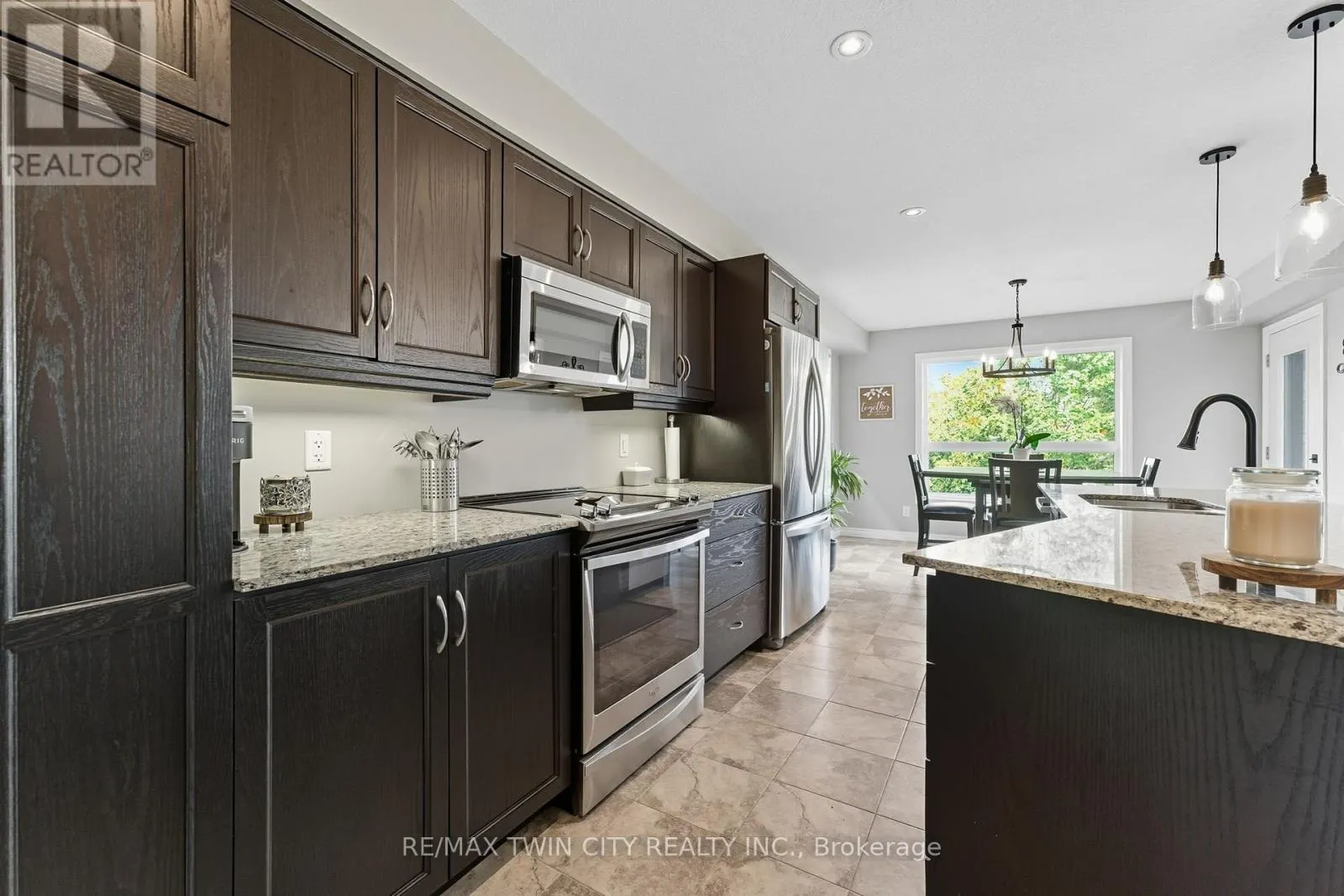 266 VINCENT DRIVE