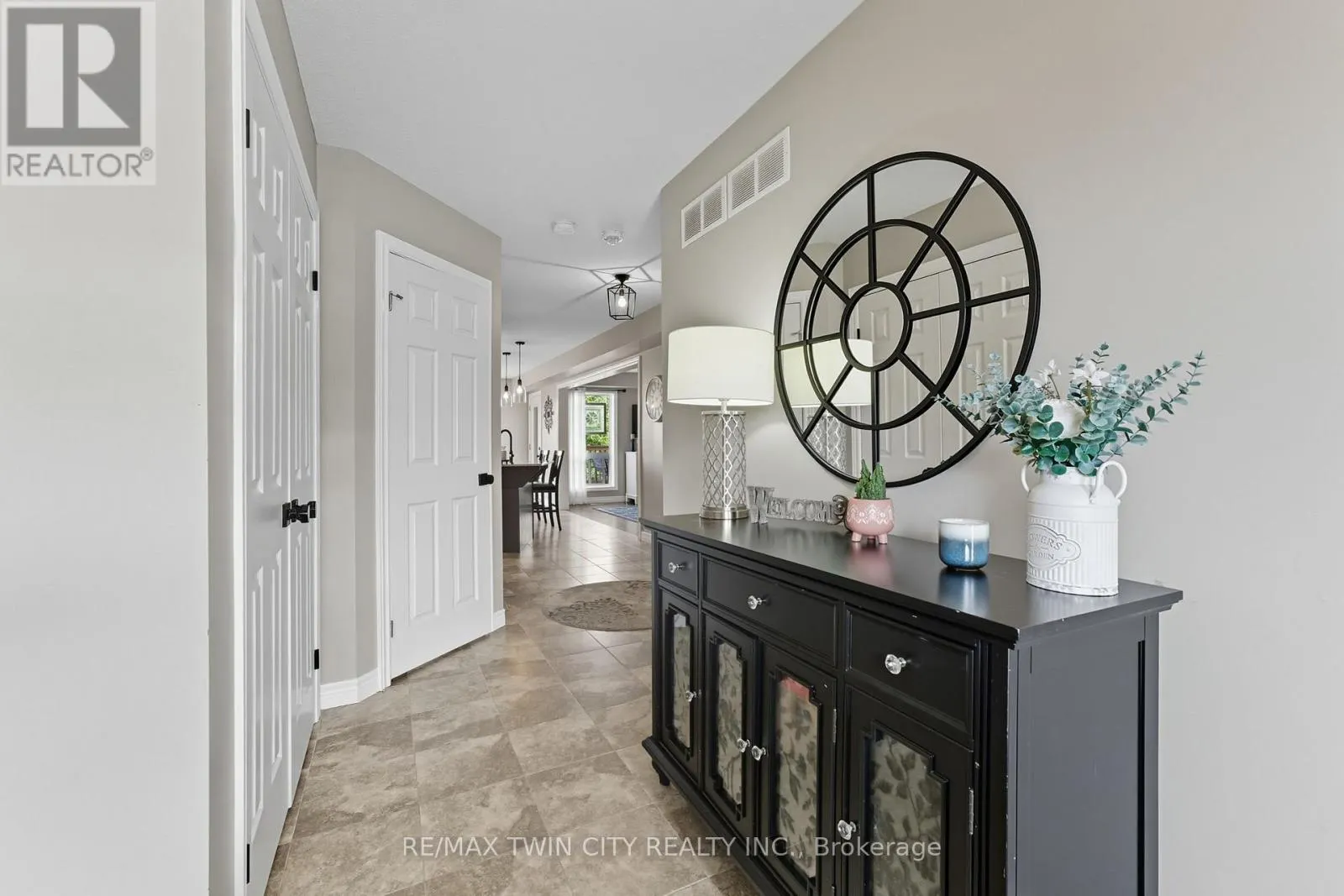 266 VINCENT DRIVE