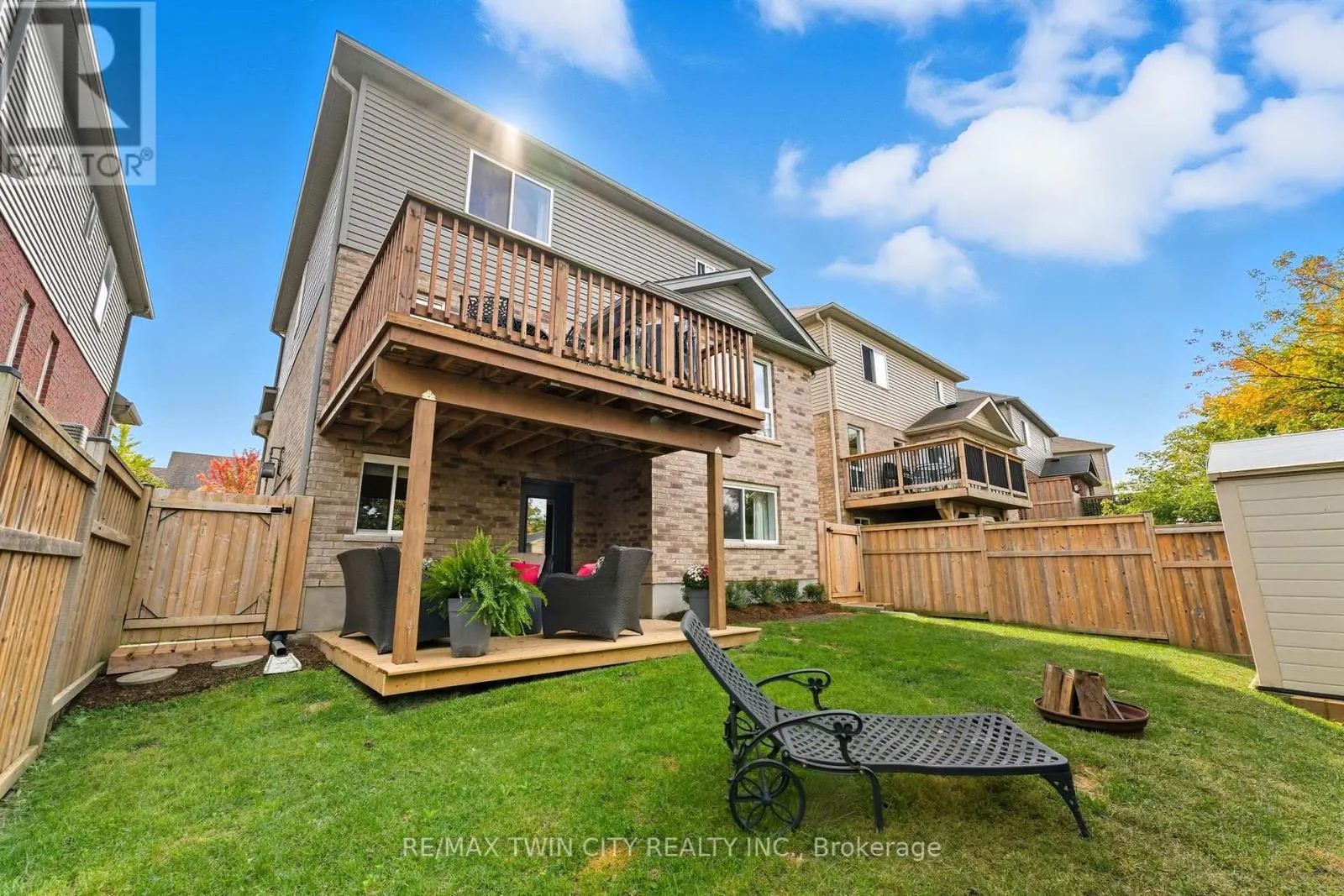 266 VINCENT DRIVE
