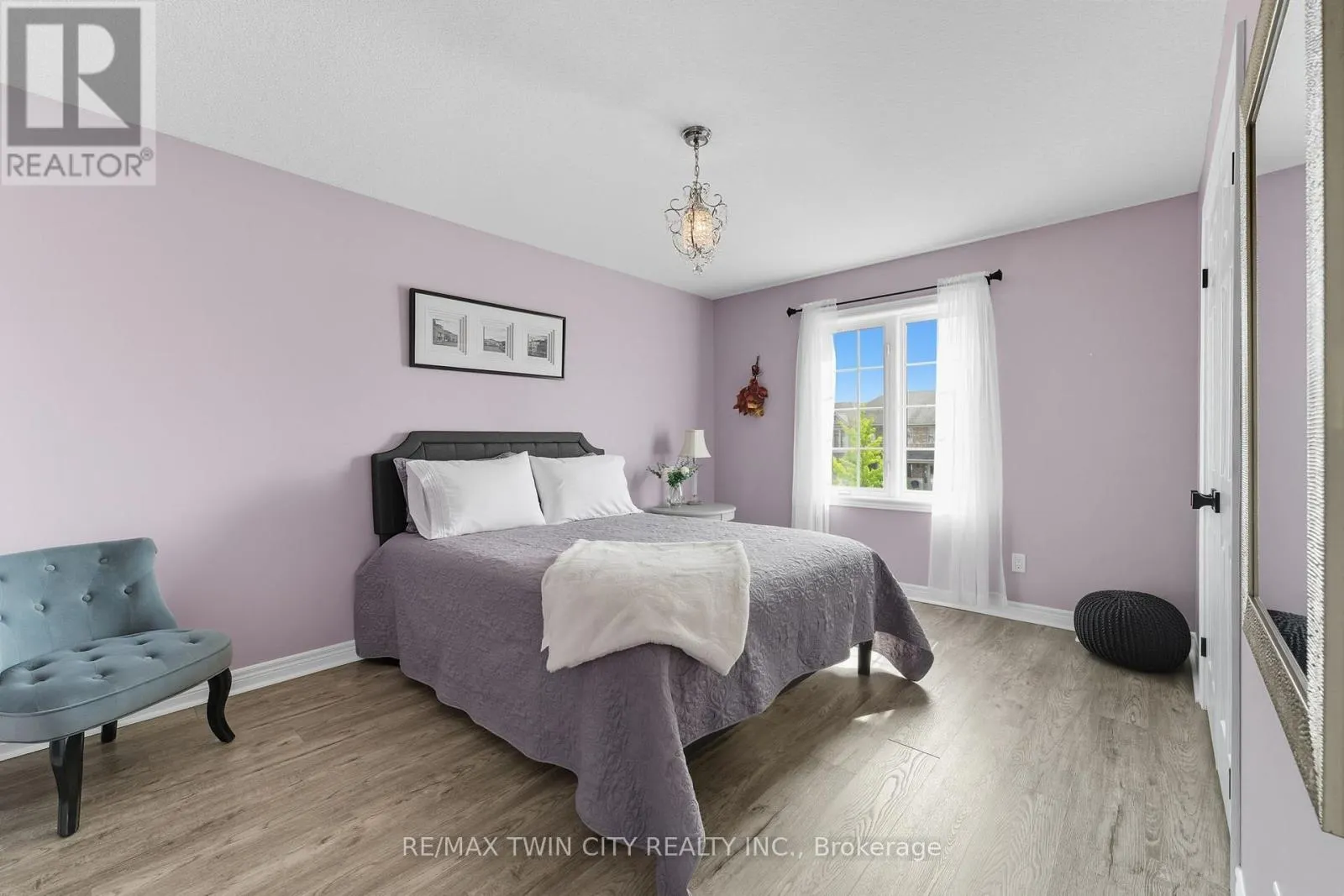 266 VINCENT DRIVE