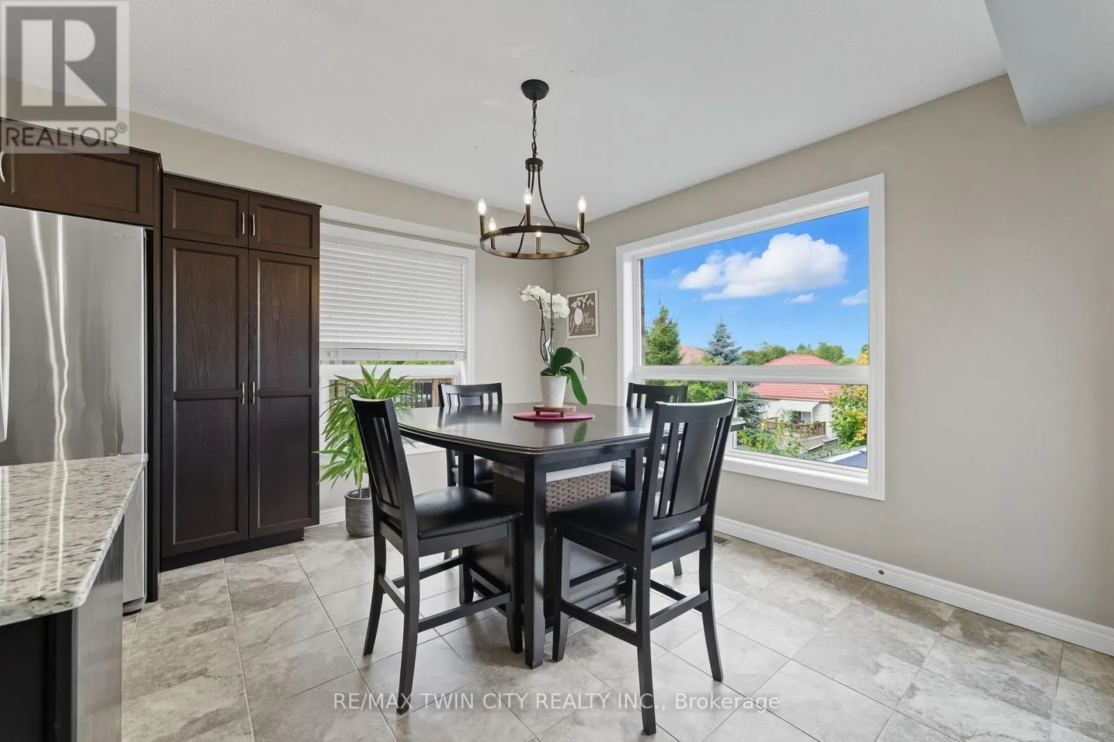 266 VINCENT DRIVE