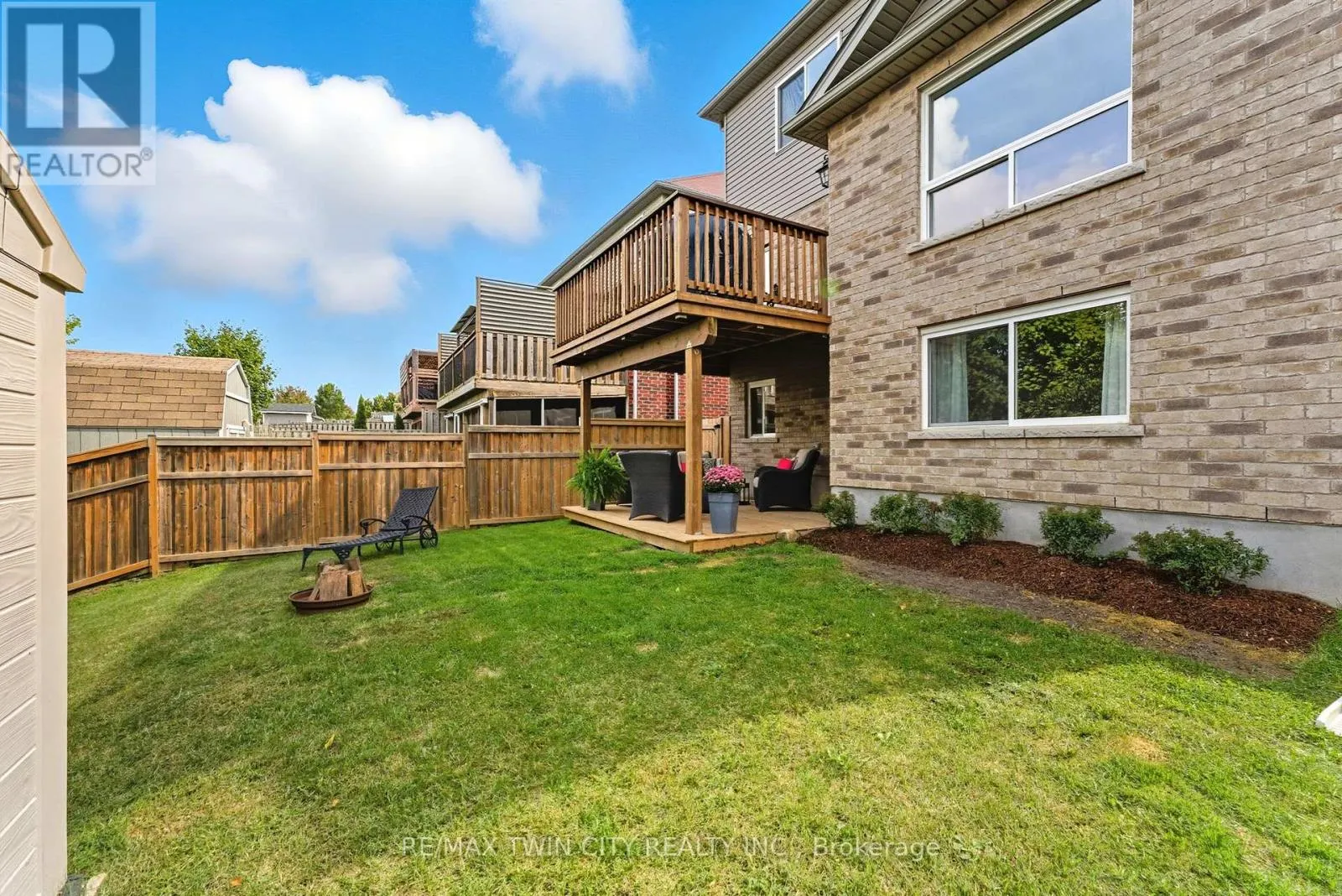 266 VINCENT DRIVE