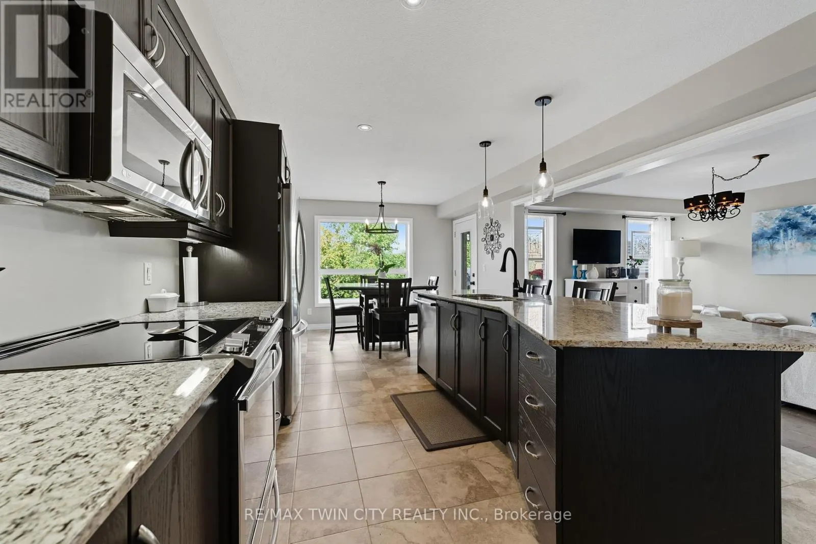 266 VINCENT DRIVE