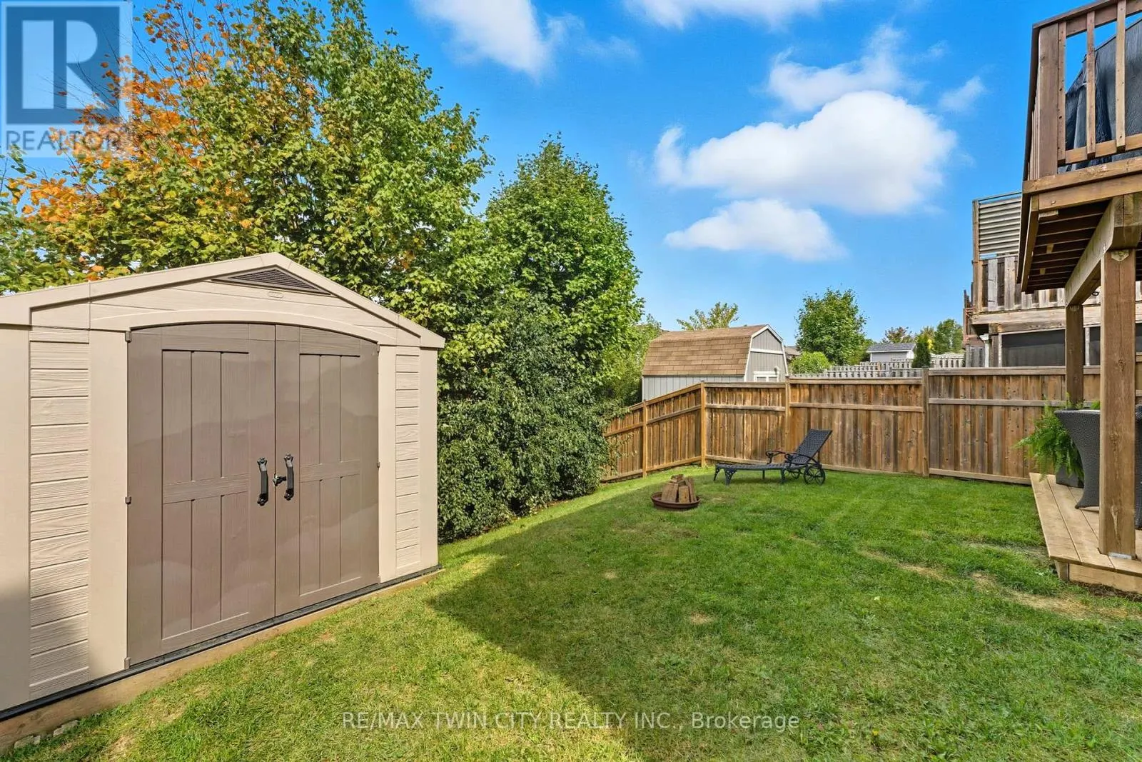 266 VINCENT DRIVE