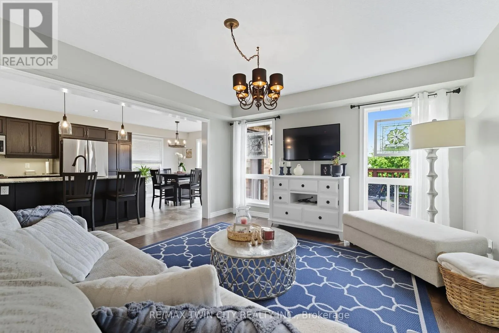 266 VINCENT DRIVE