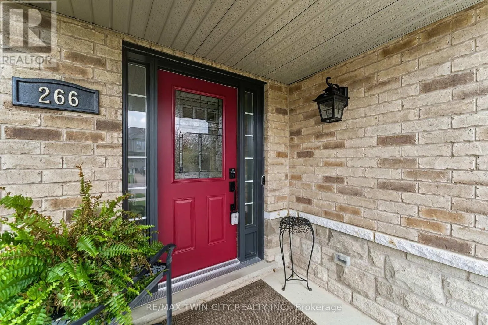 266 VINCENT DRIVE