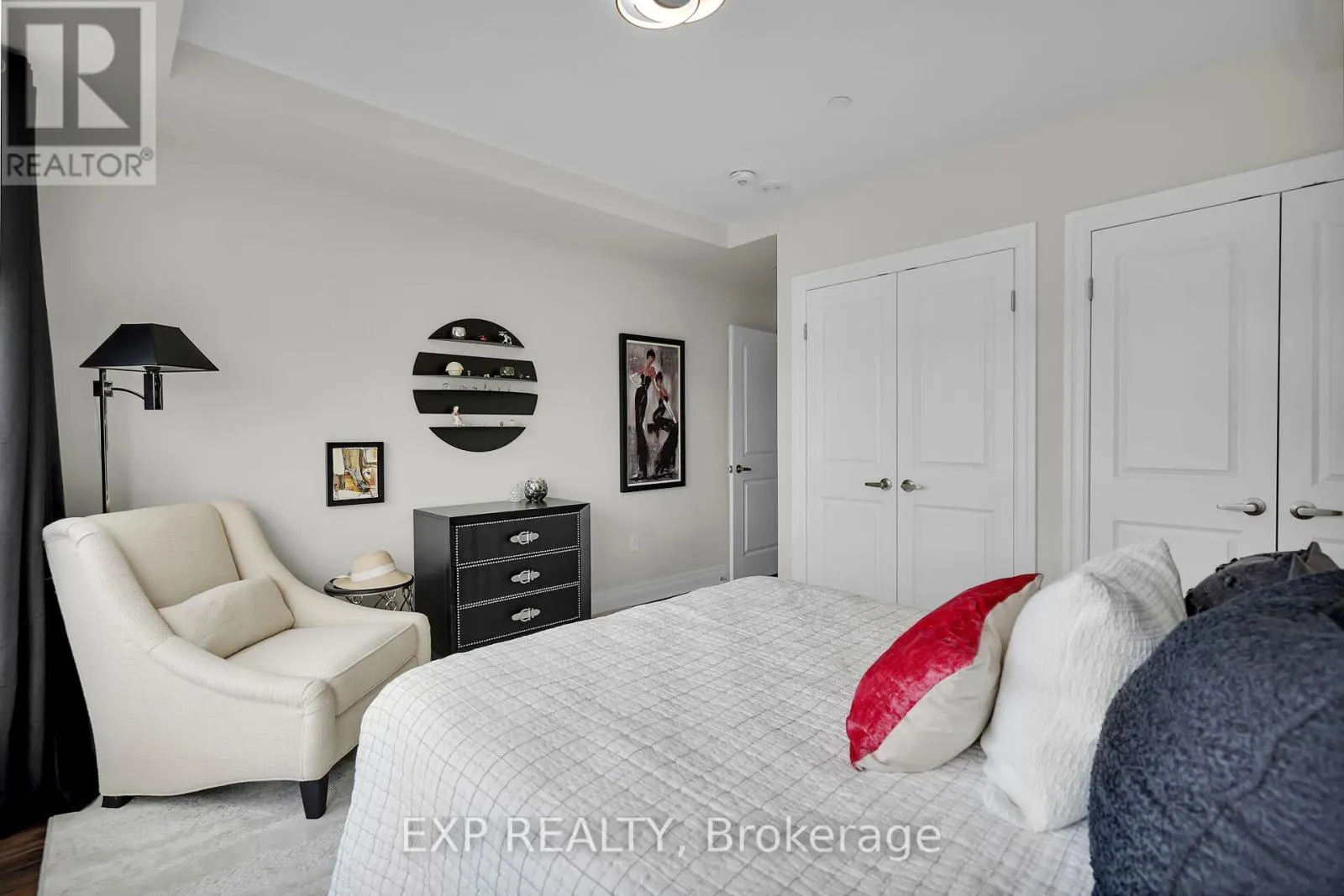709 - 260 VILLAGEWALK BOULEVARD, #709