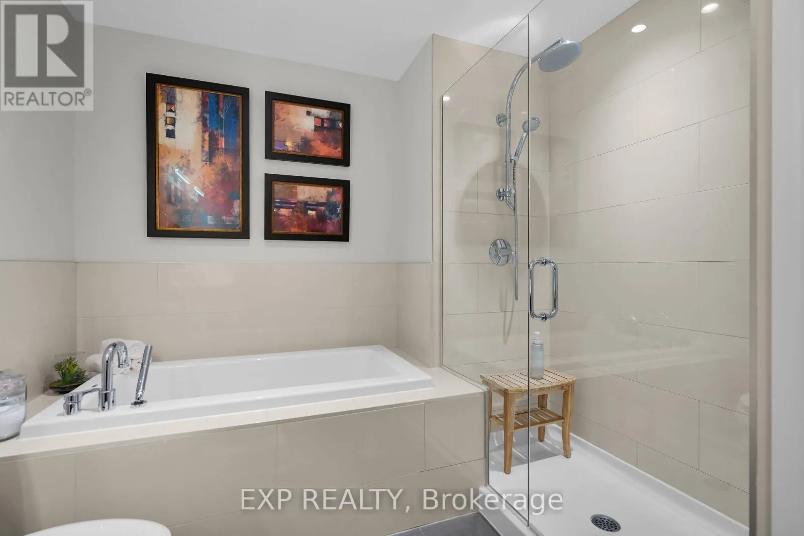 709 - 260 VILLAGEWALK BOULEVARD, #709