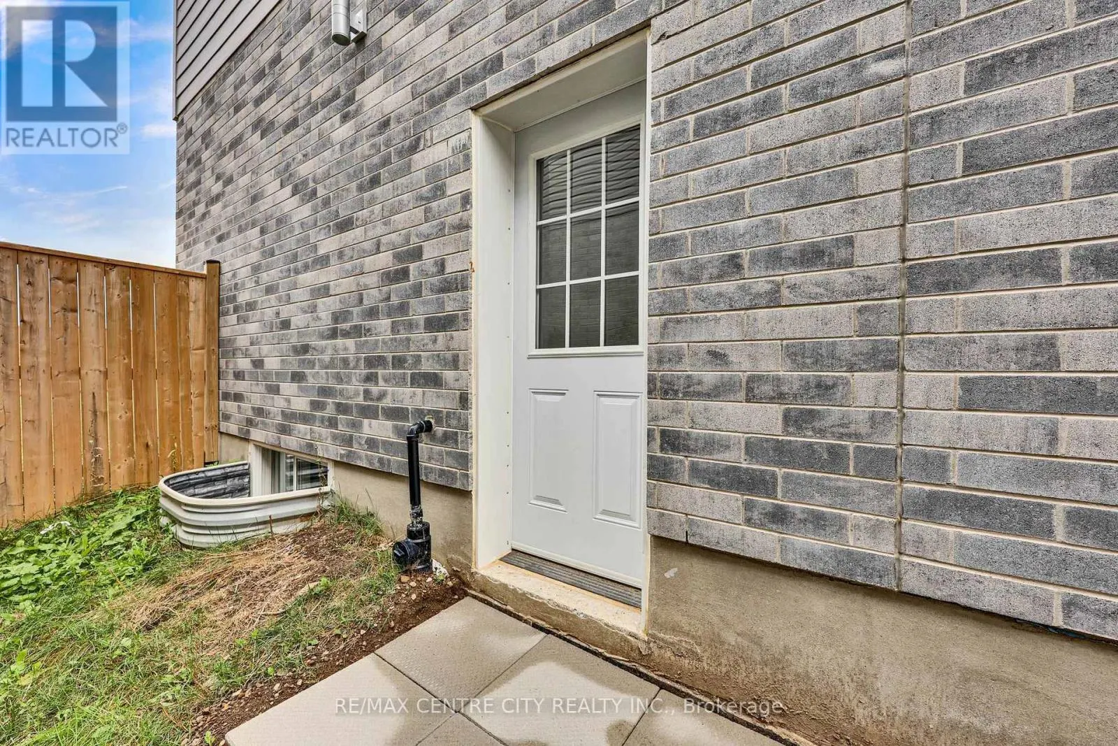 1526 DREW STREET