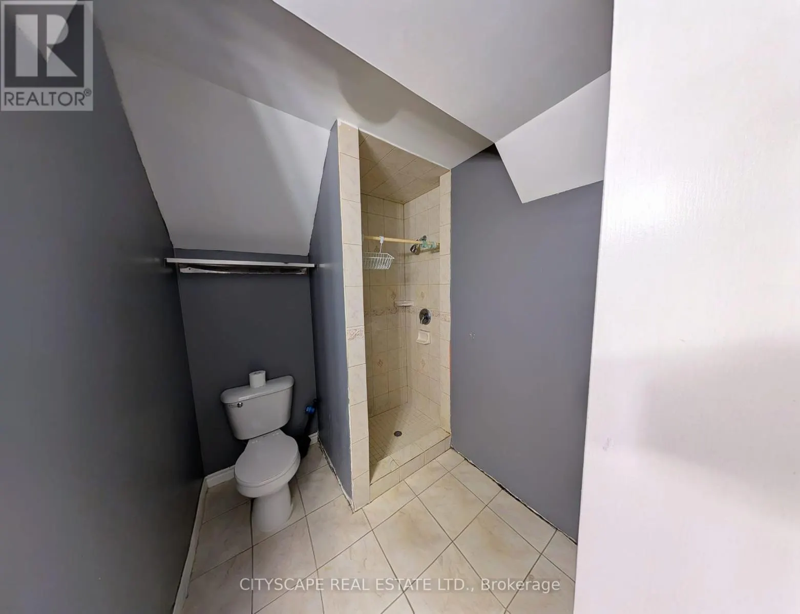 LOWER - 17 KELLY COURT