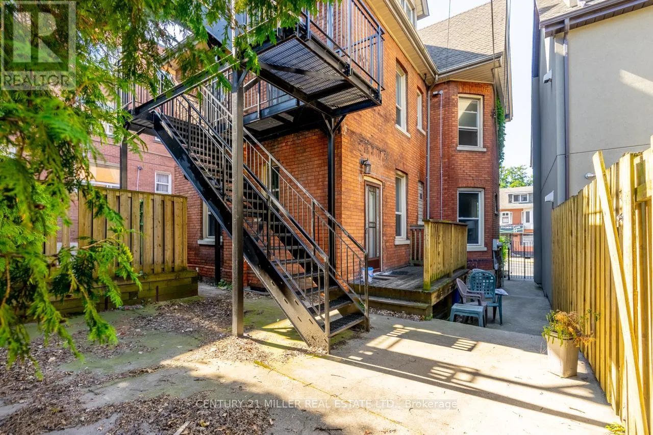 2 - 270 MAIN STREET W
