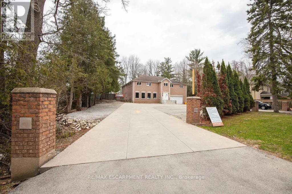144 WILSON STREET E