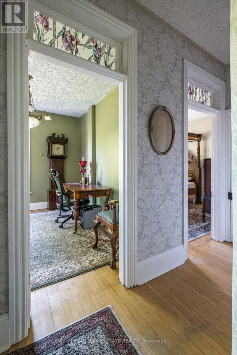 122 EAST AVENUE S