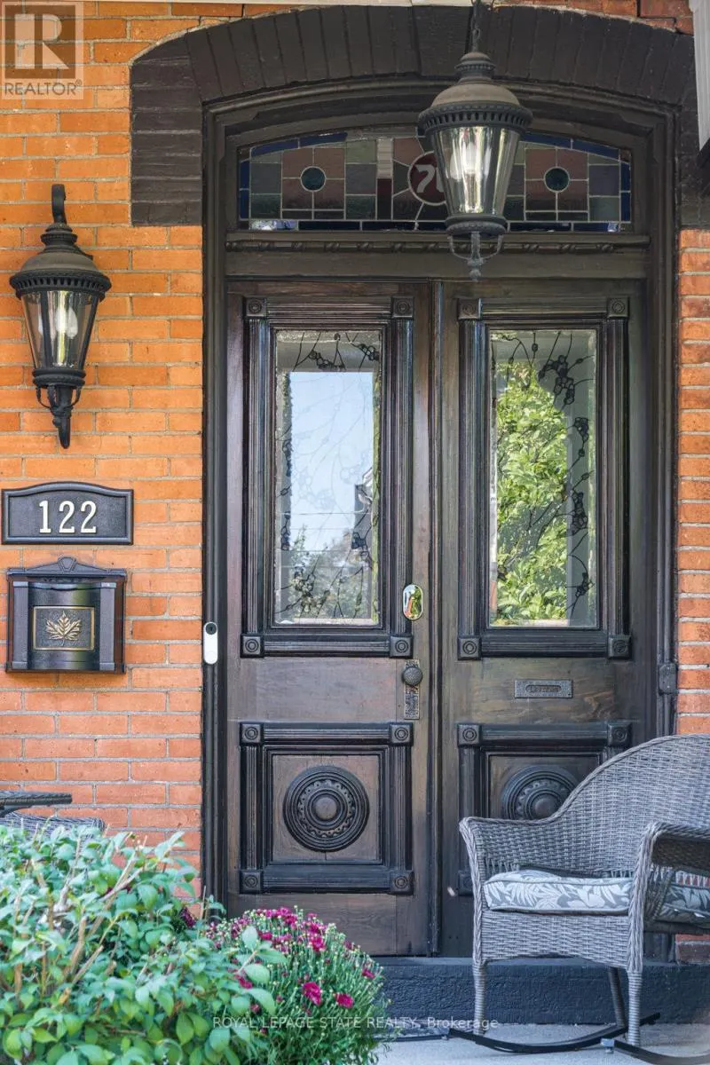 122 EAST AVENUE S