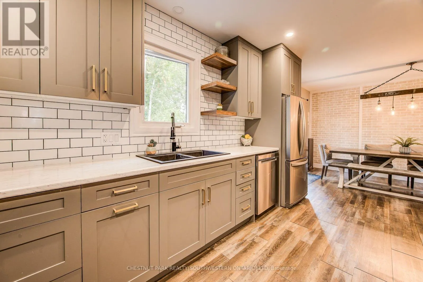 1105 QUEEN'S BUSH ROAD