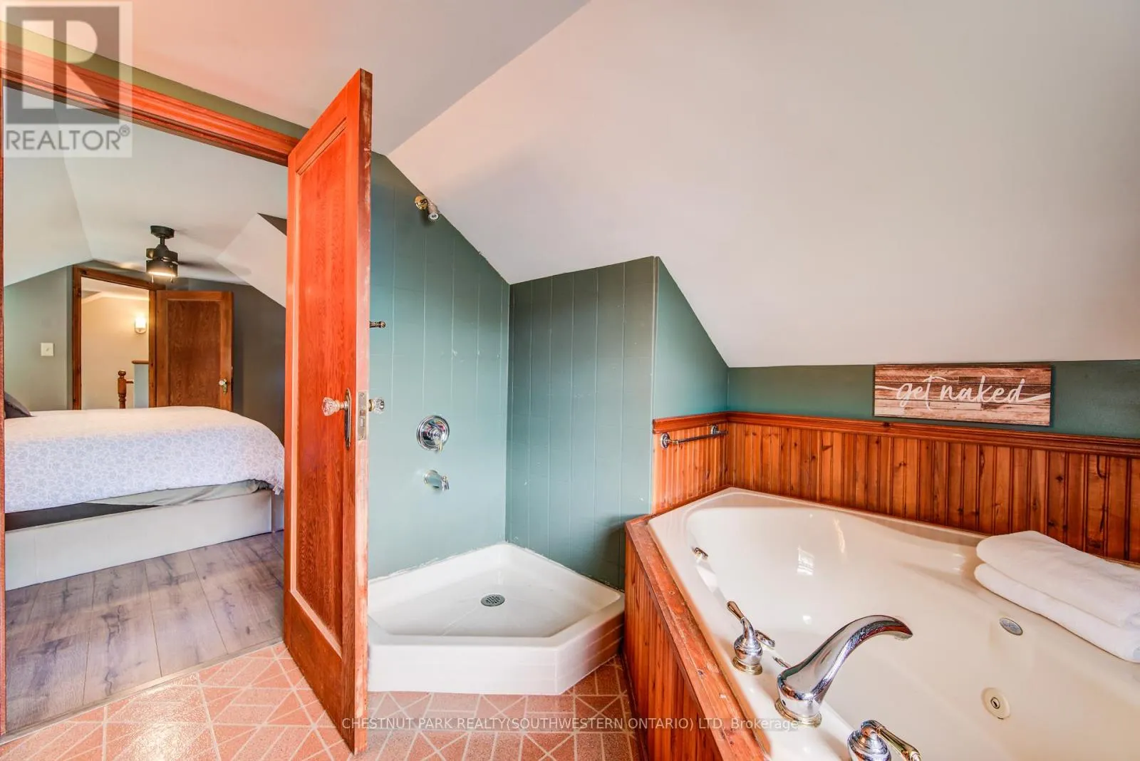 1105 QUEEN'S BUSH ROAD