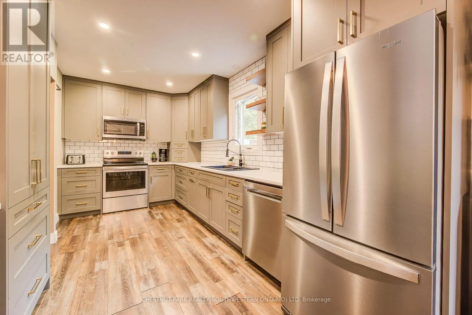 1105 QUEEN'S BUSH ROAD