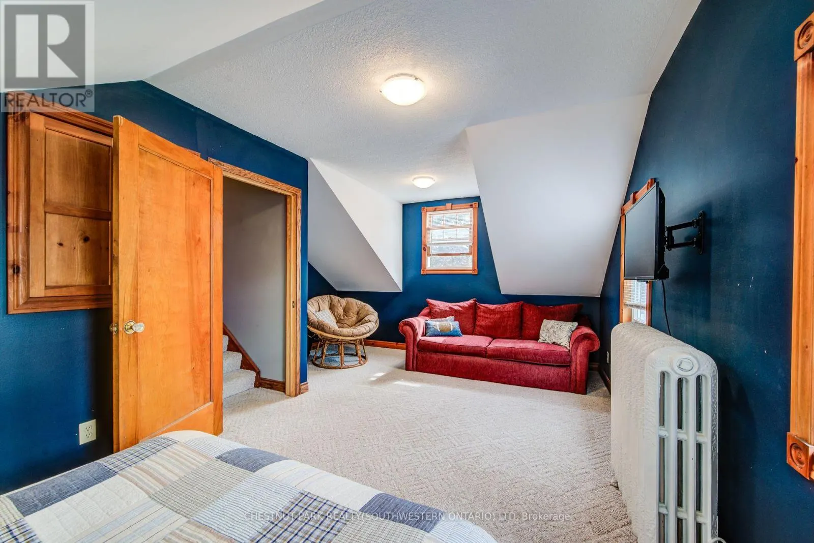 1105 QUEEN'S BUSH ROAD