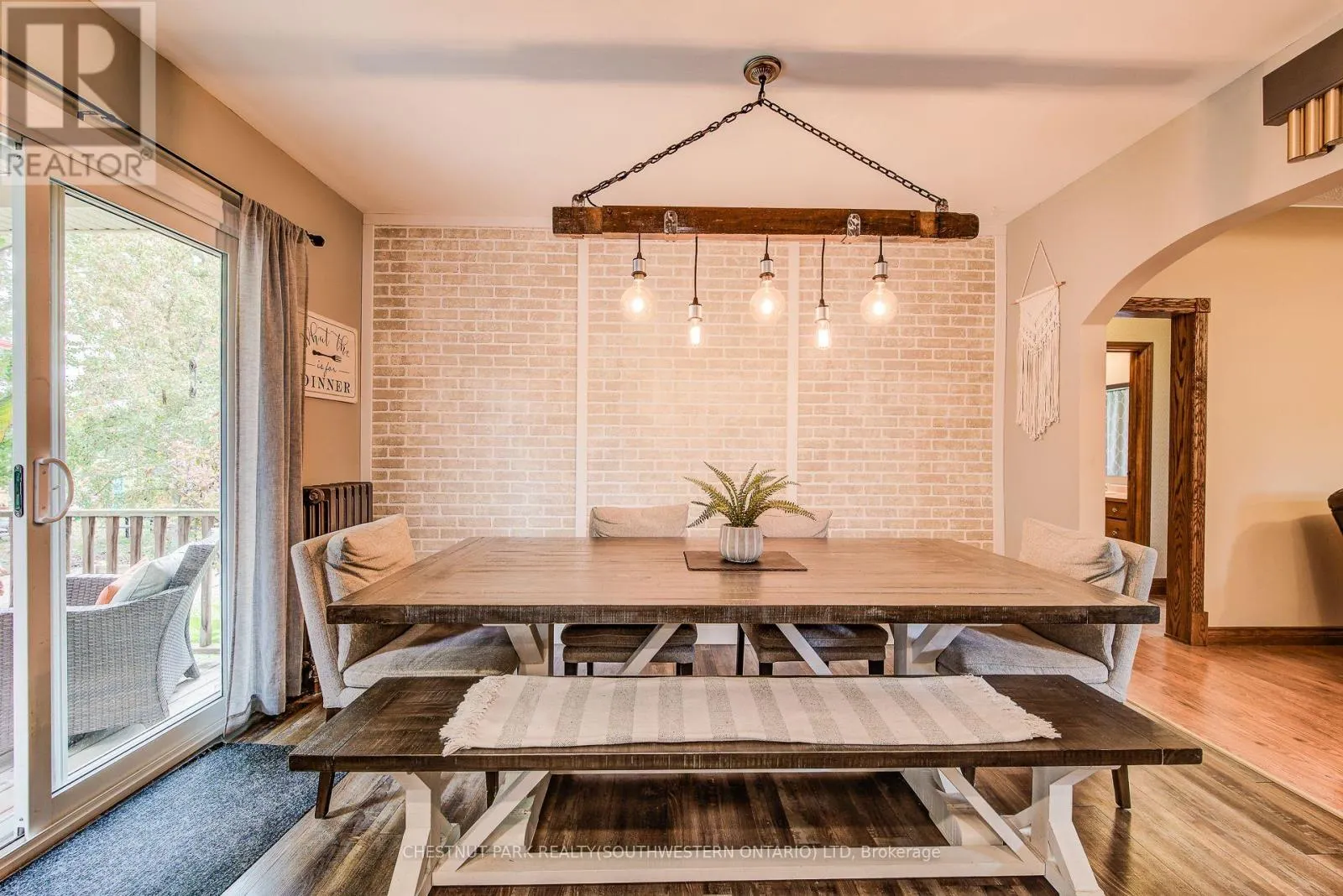 1105 QUEEN'S BUSH ROAD