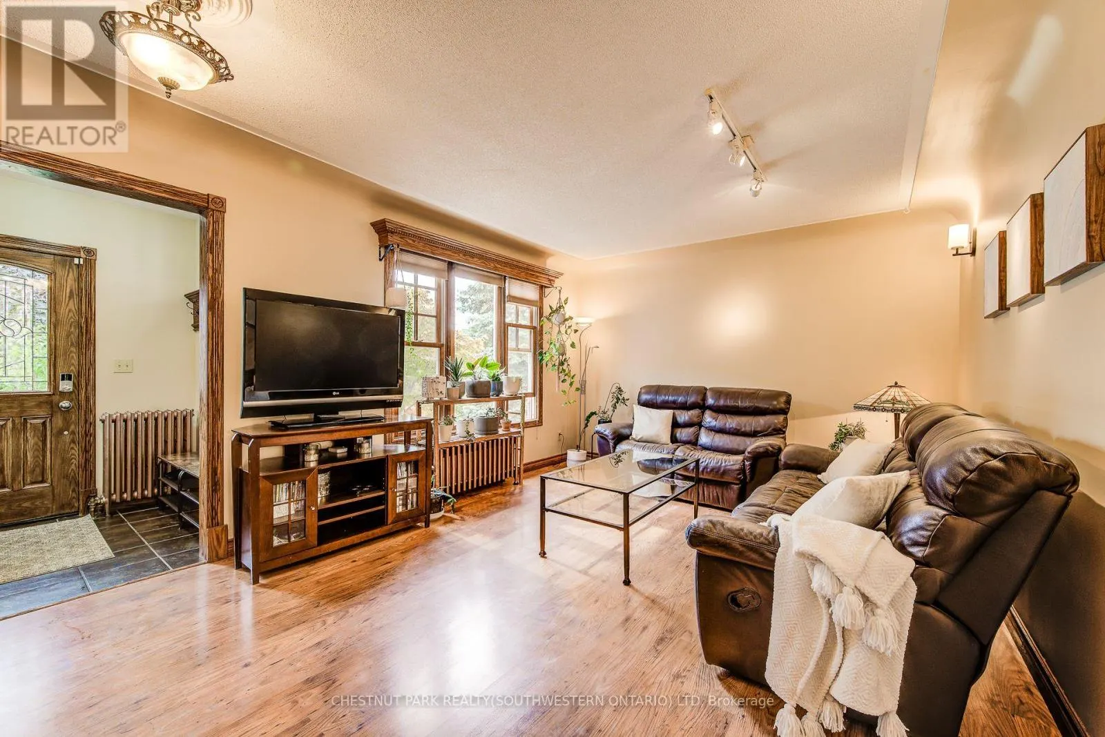 1105 QUEEN'S BUSH ROAD