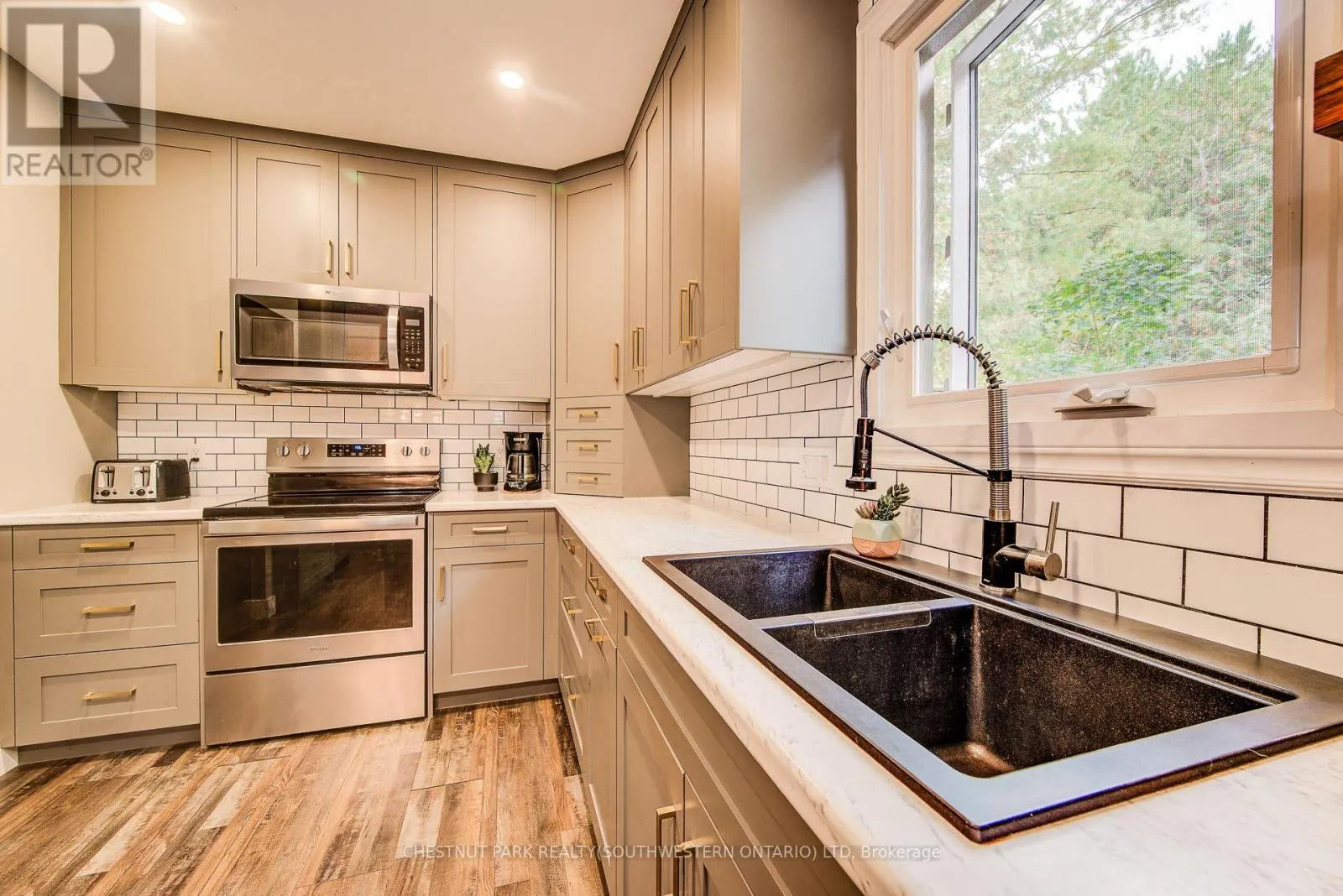 1105 QUEEN'S BUSH ROAD